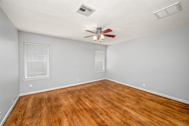 Building Photo - 8527 Greenbush St