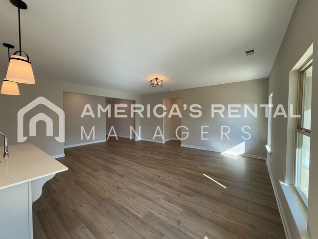 Building Photo - DEPOSIT PENDING! Home for rent in Riverside! Available to View Now!