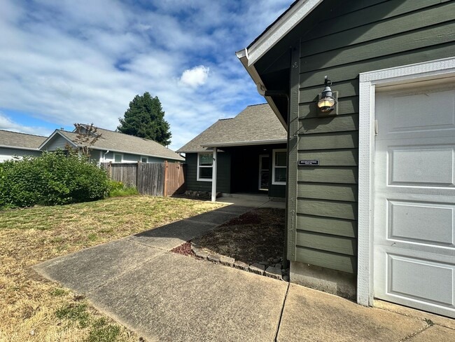 Building Photo - new carpet installed, 600sqft bonus room with large RV/Boat parking space