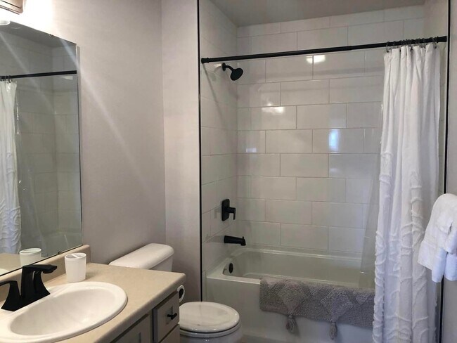 Building Photo - 3505 Fallon St