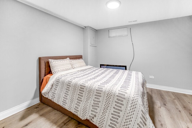 Building Photo - 10516 S Eggleston Ave