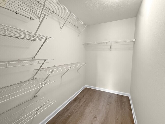 Building Photo - Grand Lakeside Escape: Spacious 3-Bedroom Retreat in Lakeshore Community