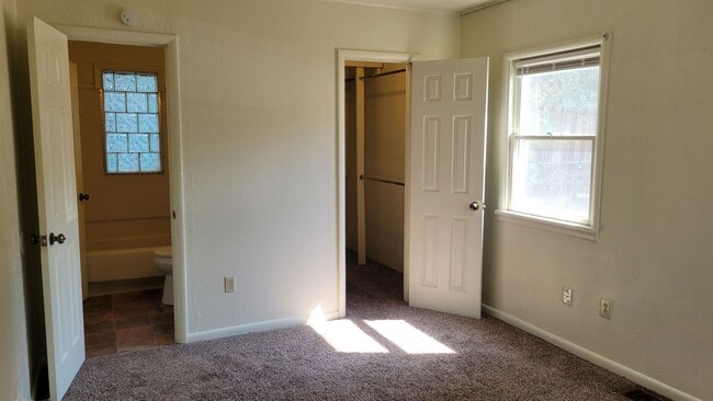 Building Photo - 2 Bedrooms, 1 Bathroom Single Family Home ...