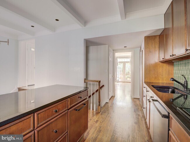 Building Photo - 4354 Westover Pl NW