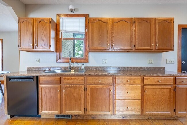 Building Photo - 244 Quitman St