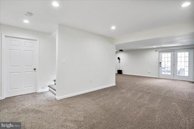 Building Photo - 319 Morlyn Dr
