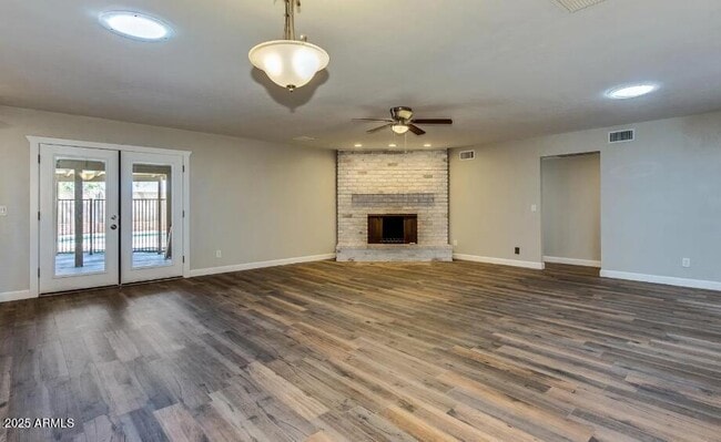 Building Photo - 2502 E Sahuaro Dr