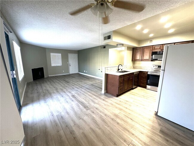 Primary Photo - 1575 W Warm Springs Rd