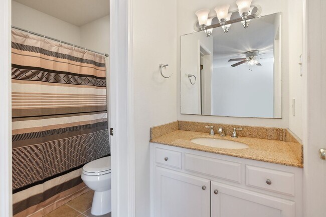 Building Photo - 956 Ridgepoint Ct