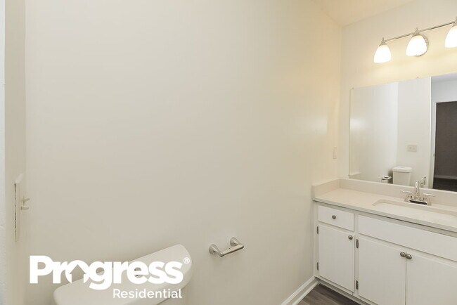 Building Photo - 5725 Twain Dr