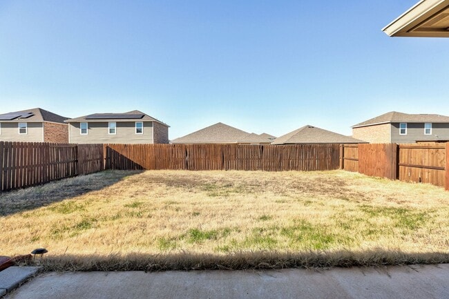 Building Photo - $500 Off the First Full Months Rent!!