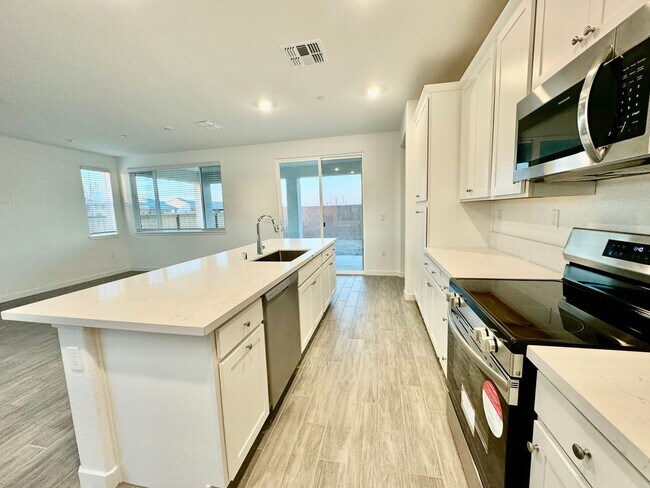 Building Photo - 243 Dock Cir