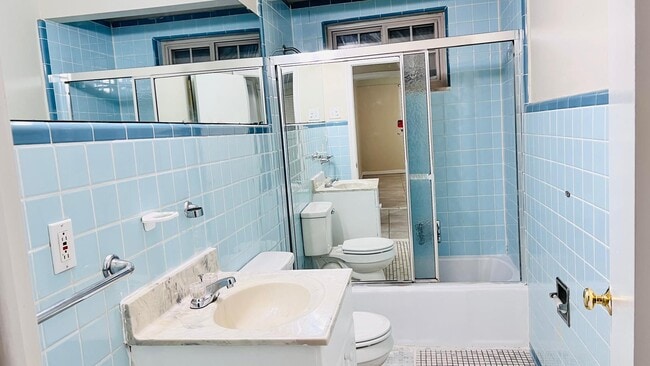 Building Photo - 25323 Orchard Lake Rd