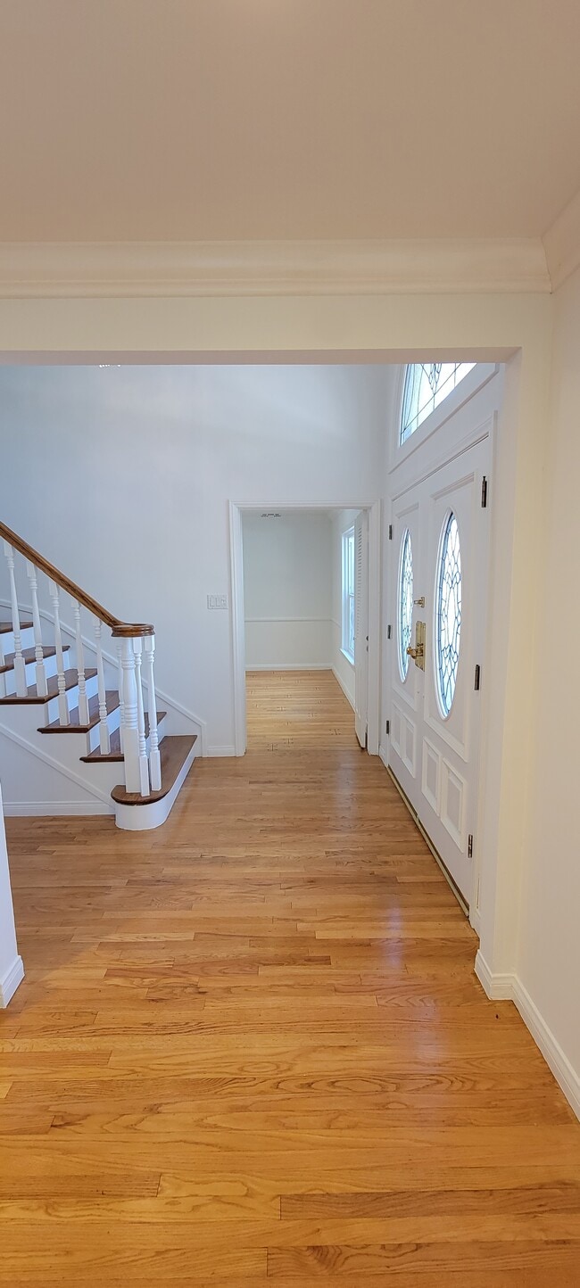 Building Photo - 661 Warner Ave