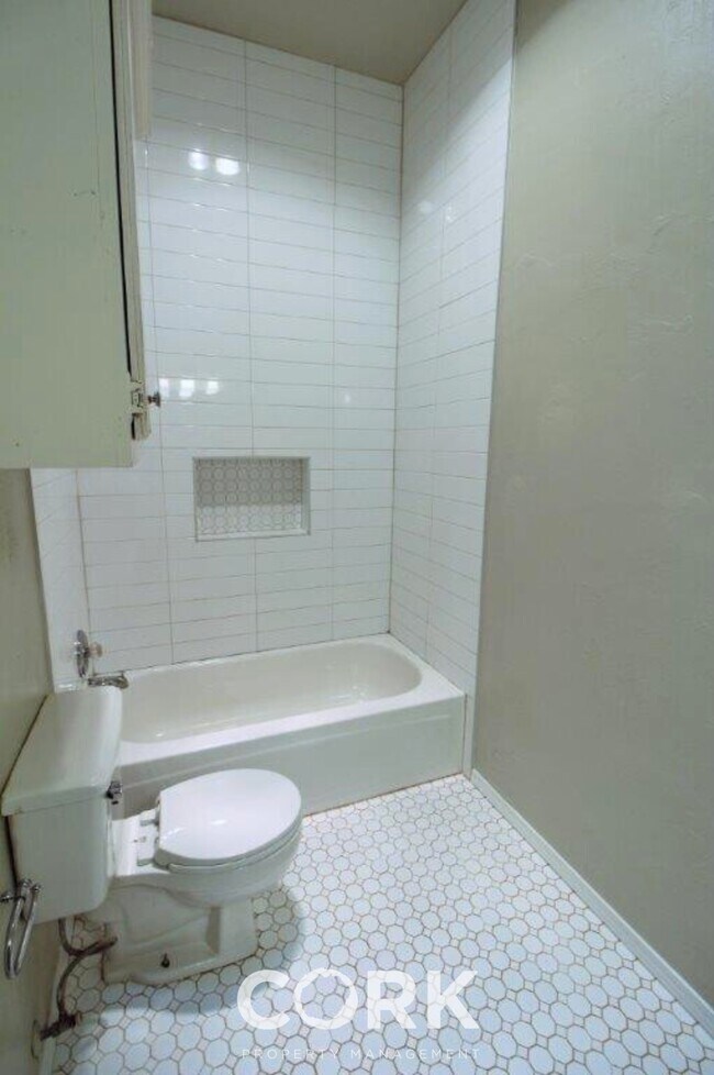 Building Photo - 927 Castle Rd