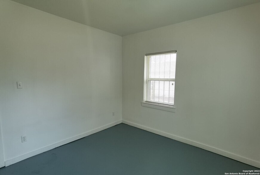 Building Photo - 1114 S San Marcos