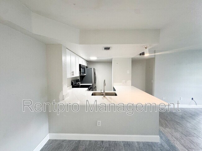 Building Photo - 850 S Tamiami Trl