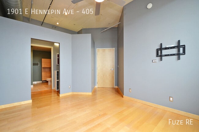 Building Photo - 1901 E Hennepin Ave