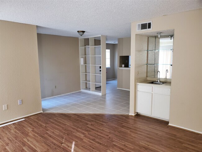 Building Photo - 6701 Sands Point Dr