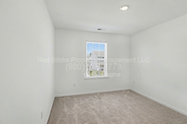 Building Photo - 1706 Heron Ct