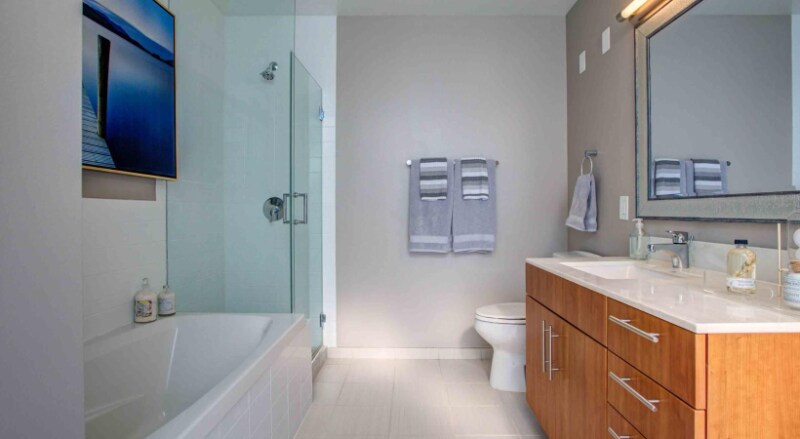 Building Photo - 447 N State St