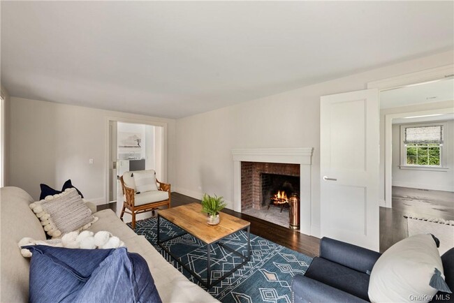 Building Photo - 40 Old Post Rd