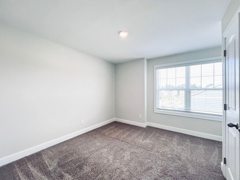 Building Photo - 5220 Stream Stone Way