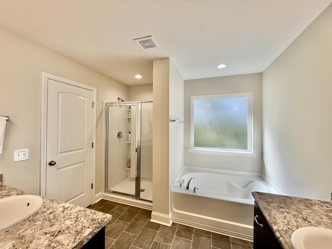 Building Photo - 759 Fairview Cir