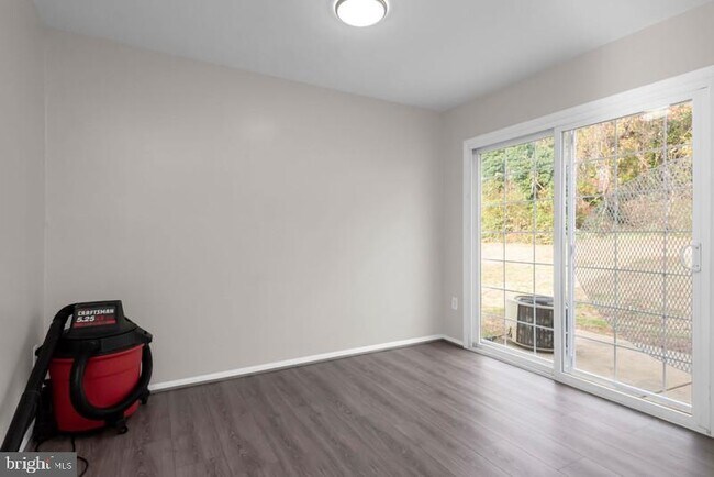 Building Photo - 45 Heritage Ct