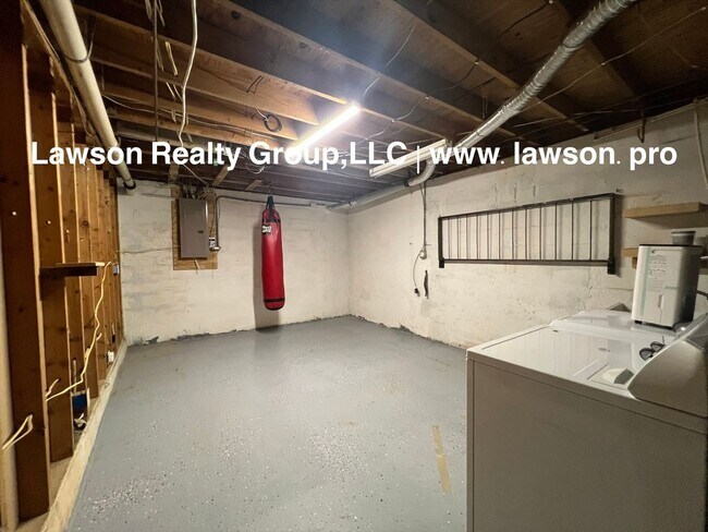 Building Photo - Peaceful Retreat with Outdoor Space-Botetourt County