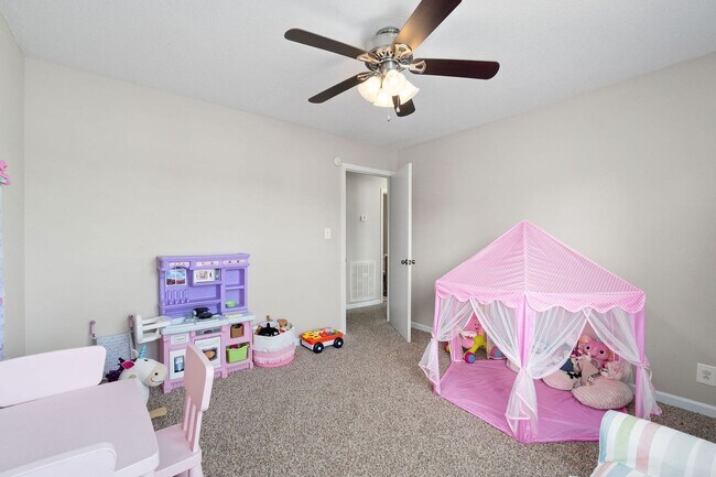 Building Photo - 524 Gainey Dr