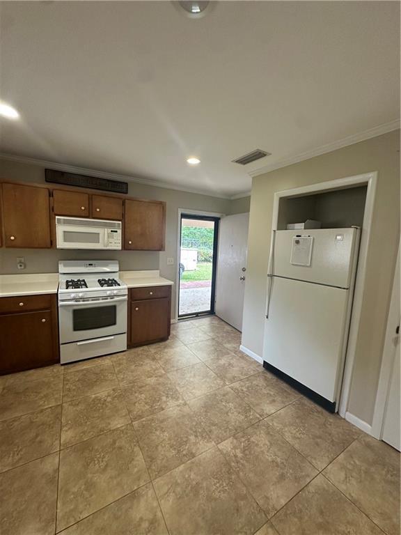 Building Photo - 706 Crescent Cir