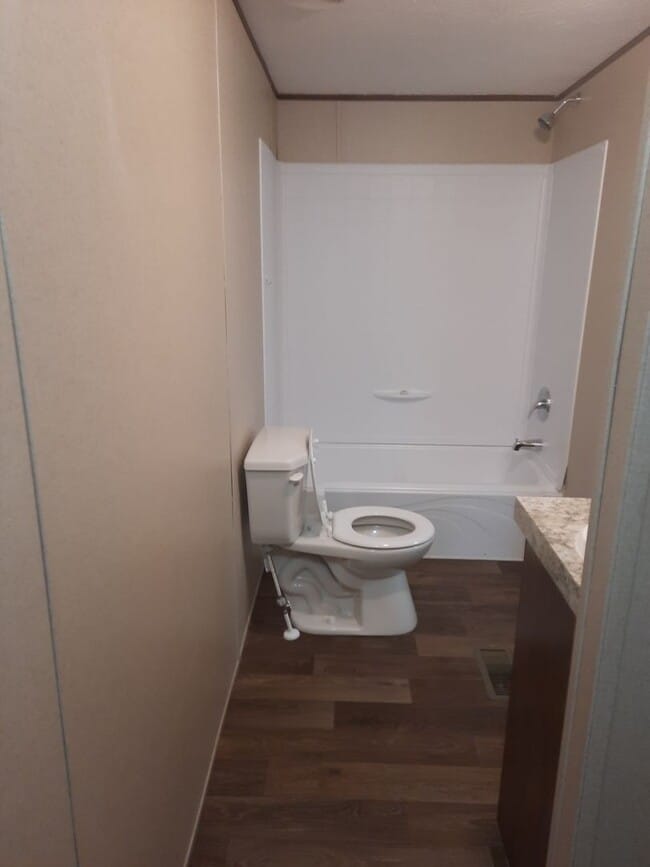 Building Photo - $1000 - 2 Bedroom / 2 Bath Mobile Home in ...