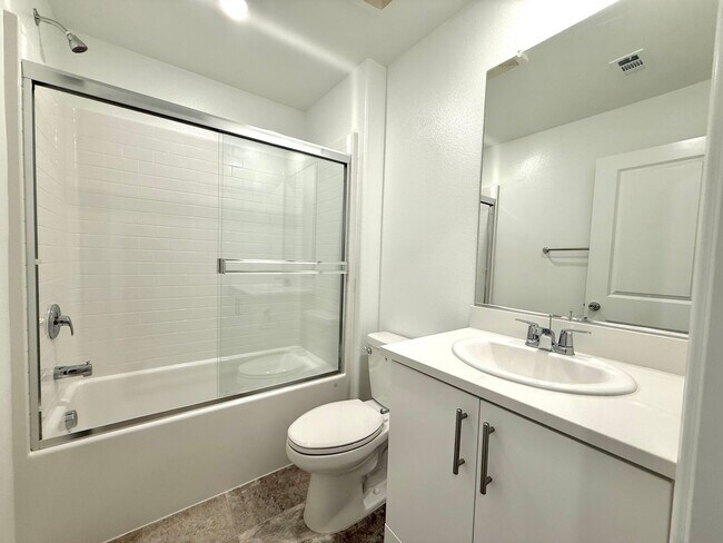 Building Photo - 26865 Millerton St