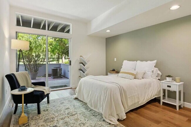 Building Photo - Stylish Golf Course Condo in North San Jose
