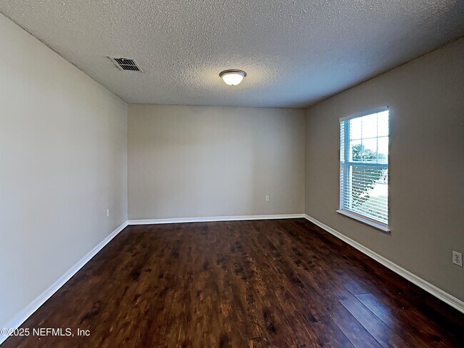 Building Photo - 5596 Ashleigh Park Dr