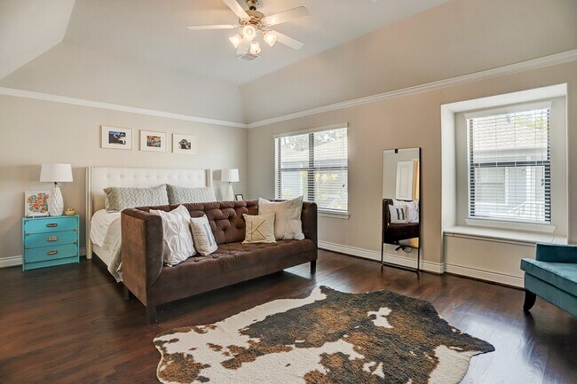 Building Photo - 213 W 26th St