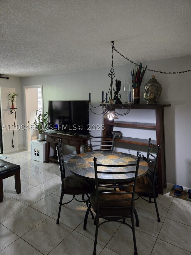 Building Photo - 14321 N Kendall Dr