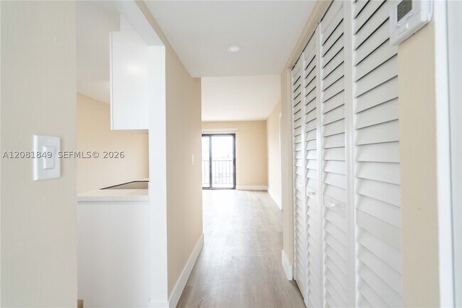 Building Photo - 6960 Rue Vendome