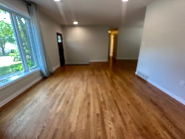Building Photo - Large 4 bedroom ranch in Forest Hills
