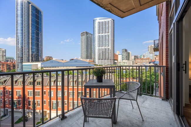 Building Photo - 400 N Clinton St