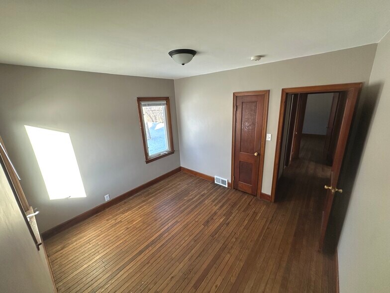 Building Photo - 519 Dassel Ave