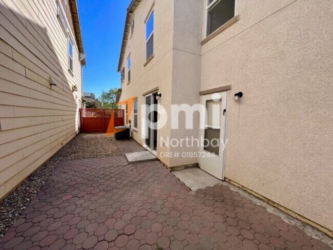 Building Photo - 3200 Puffin Cir