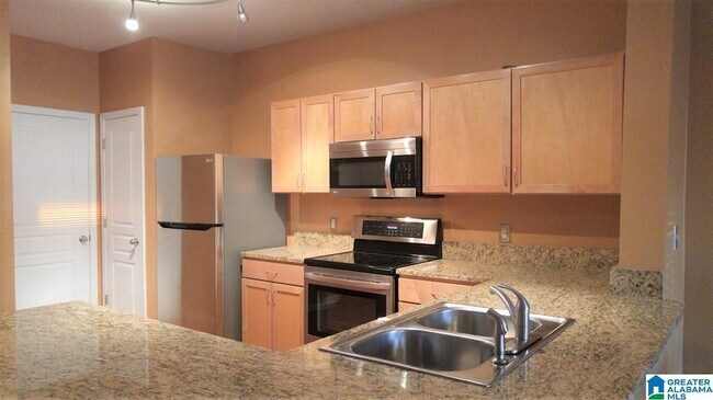 Building Photo - 401 20th St S