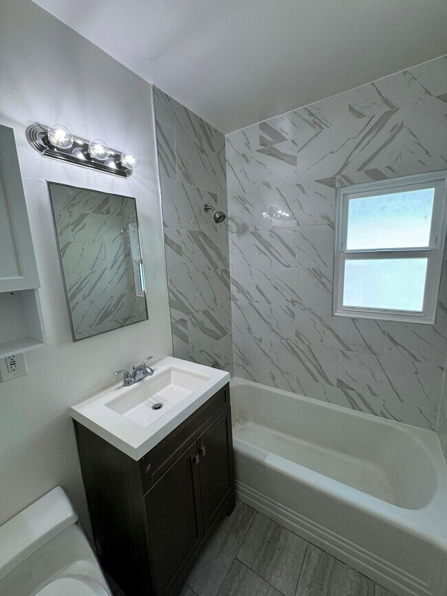 Building Photo - 1156 Van Buren Ave