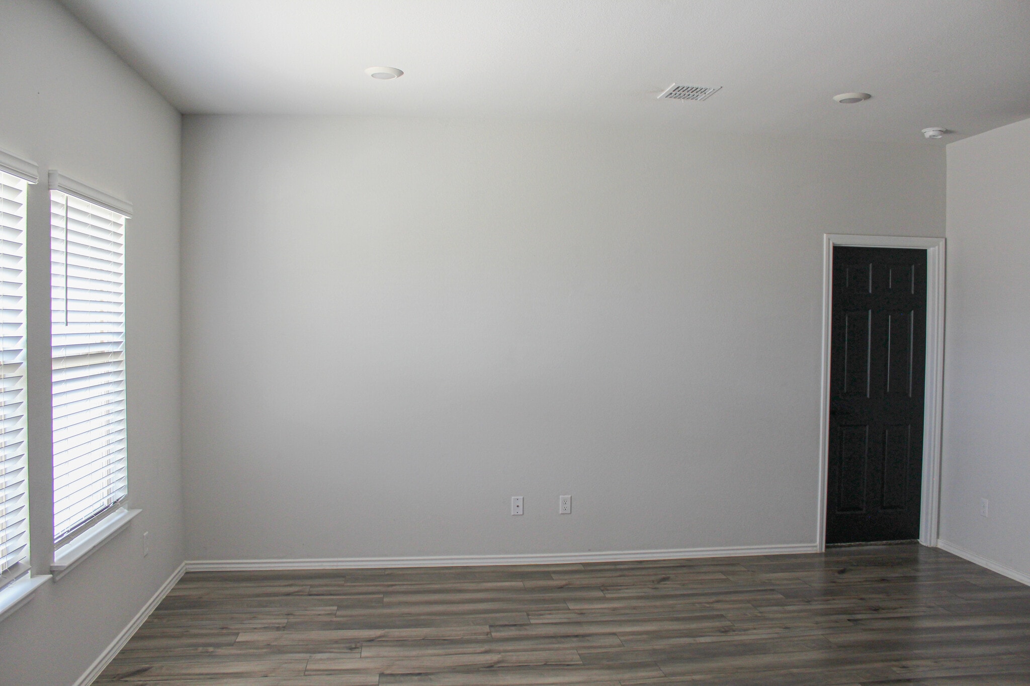 Building Photo - 1013 Velvet Ct