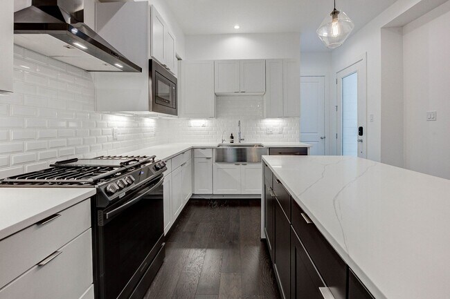 Building Photo - 3 Bedroom Home in the Galleria