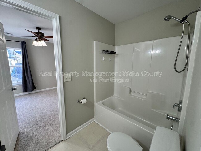 Building Photo - 1413 Crimson Creek Dr