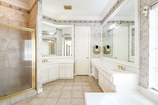 Building Photo - 3003 Grand Noble Cir