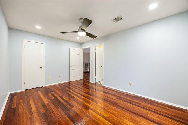 Building Photo - 15726 Walkwood Dr